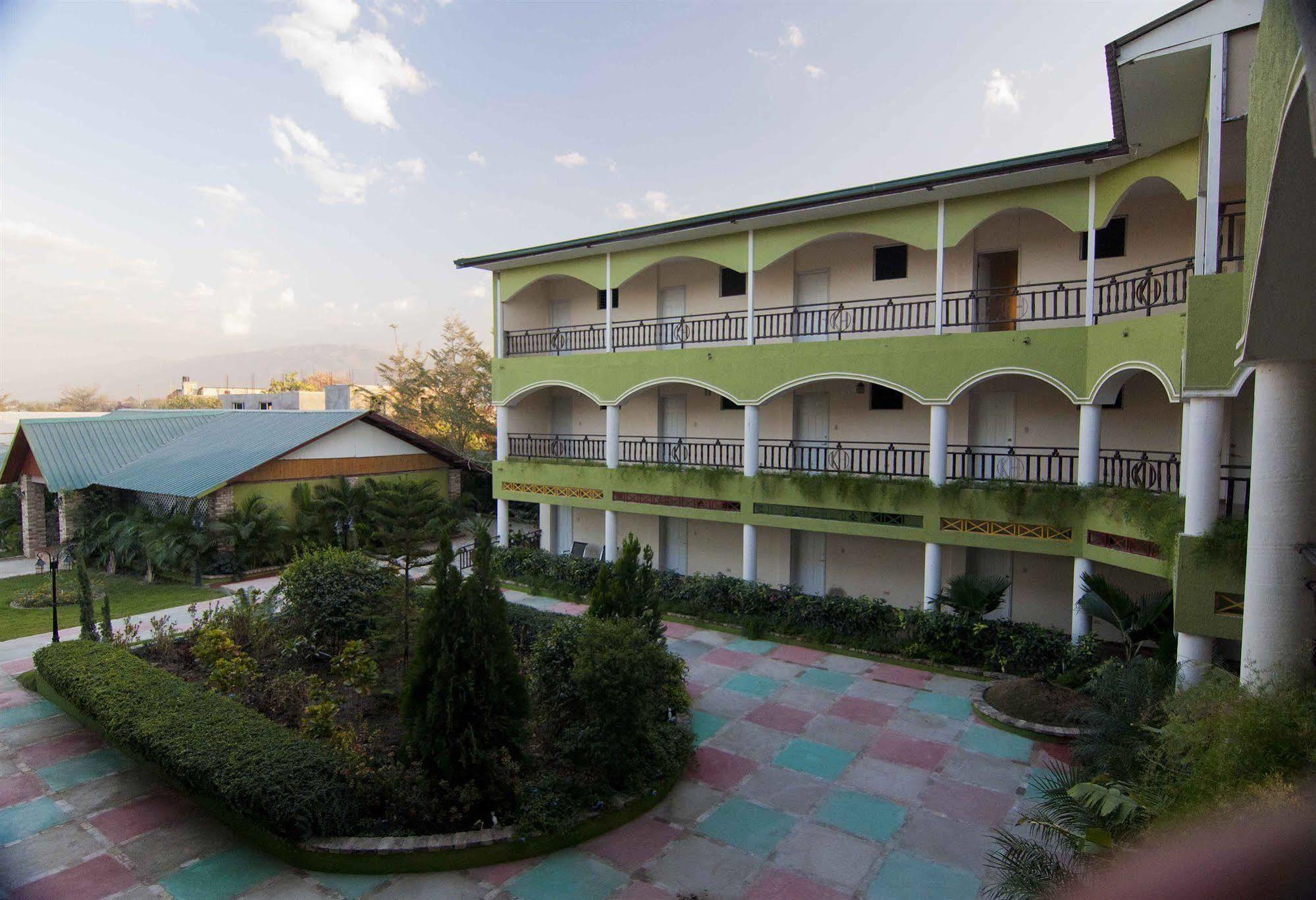 Kemael Hotel Tabarre Esterno foto