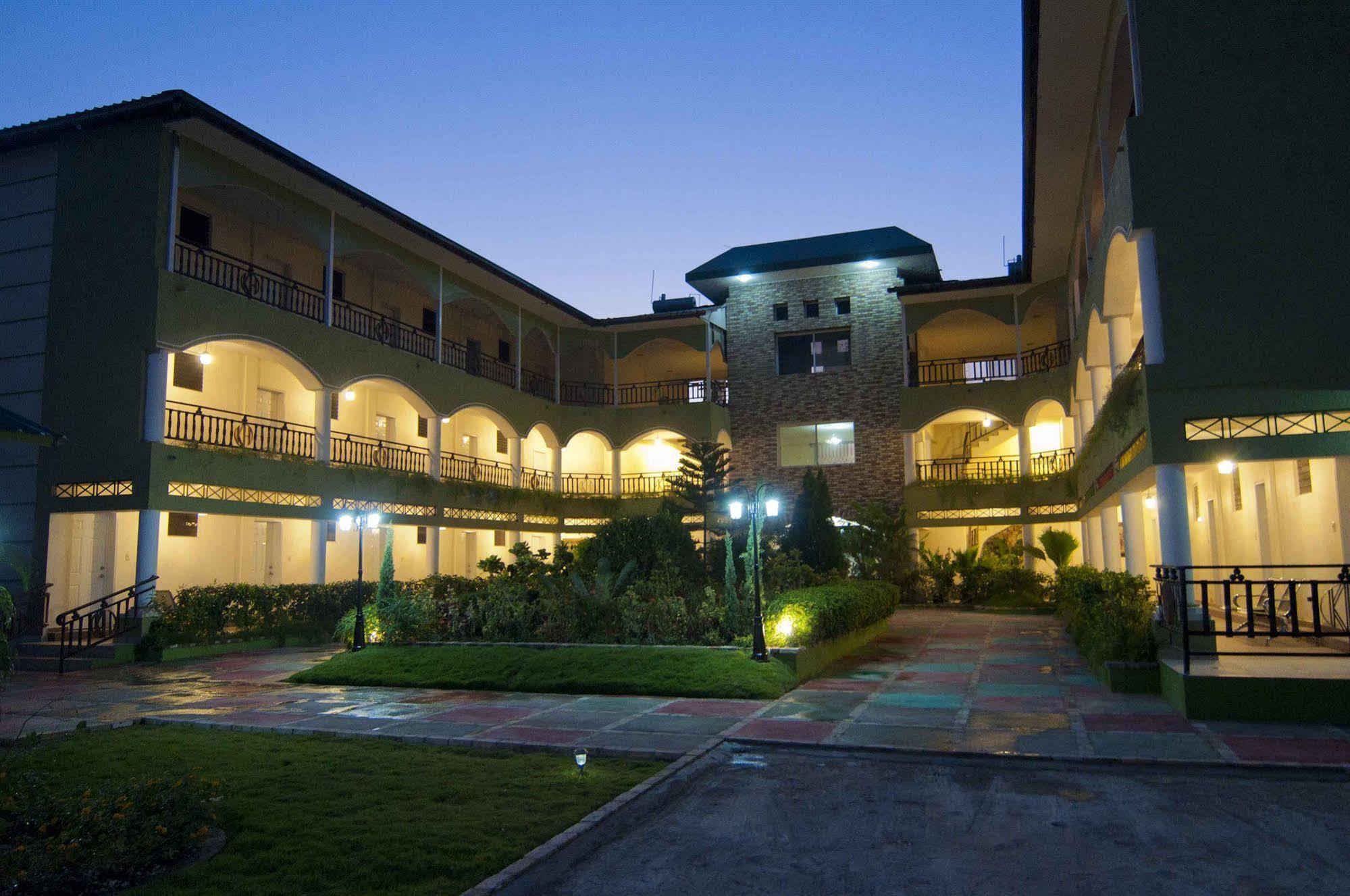 Kemael Hotel Tabarre Esterno foto